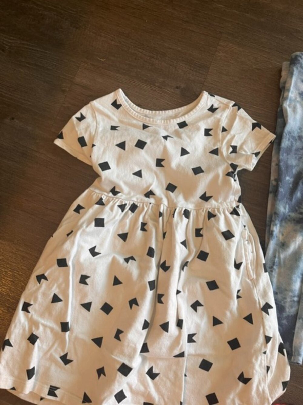 LOT OF GIRLS CLOTHES  SIZE 5  10 PIECES